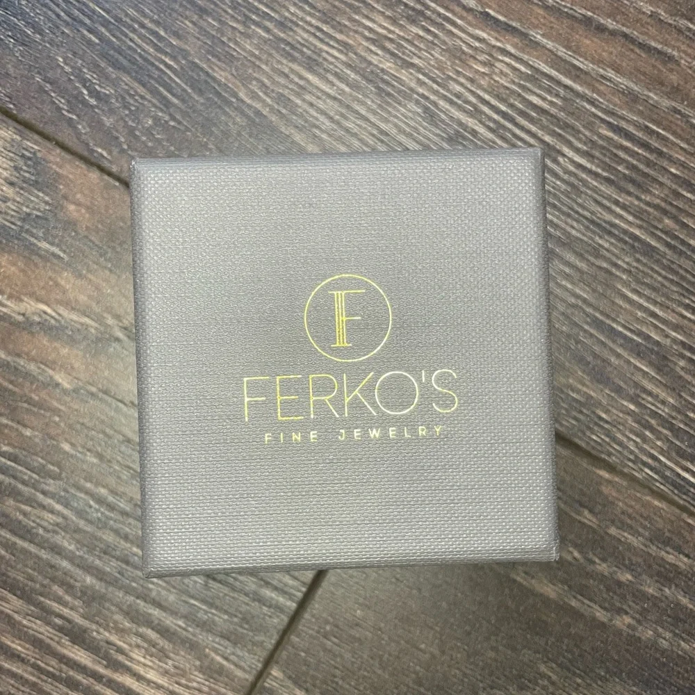 Ferko’s Fine Jewelry Platinum 1.2mm Plain Wedding Band Size 6